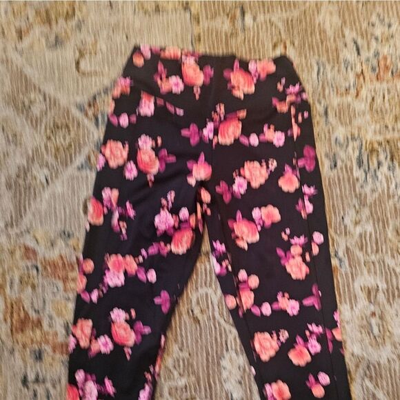 PINK  floral leggins sz M, excellent condition,  26" inseam - Picture 2 of 5